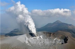 Nhật Bản: Núi lửa Shinmoe phun trào dữ dội