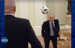 Xem Tổng thống Putin tung bóng điêu luyện cùng Chủ tịch FIFA
