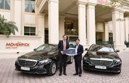 Mercedes-Benz Việt Nam bàn giao E200 thế hệ mới cho Movenpick Hà Nội