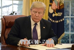 Tổng thống Trump ký dự luật chi tiêu tạm thời nhằm ngăn chính phủ đóng cửa
