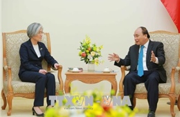 Thủ tướng Nguyễn Xuân Phúc tiếp Bộ trưởng Ngoại giao Hàn Quốc 