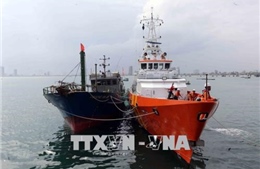Lai dắt tàu cá cùng 4 ngư dân gặp nạn trên biển về đất liền an toàn 