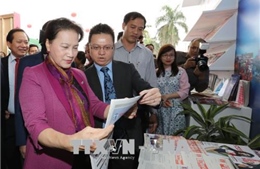 Chủ tịch Quốc hội Nguyễn Thị Kim Ngân thăm Hội Báo toàn quốc 2018 
