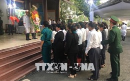 Đông đảo người dân đến viếng nguyên Thủ tướng Phan Văn Khải tại tư gia