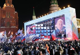 Nước Nga ngập sắc cờ hoa mừng chiến thắng của Tổng thống Putin