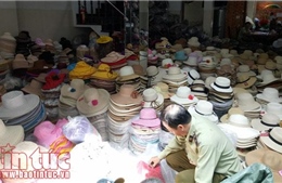 Phát hiện hàng nghìn chiếc mũ giả các thương hiệu nổi tiếng