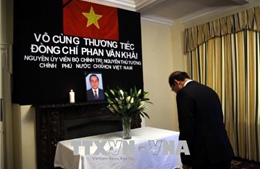 Lễ viếng và mở Sổ tang tưởng nhớ nguyên Thủ tướng Phan Văn Khải tại Anh