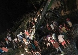 Xe buýt rơi xuống khe núi, 19 người thiệt mạng 