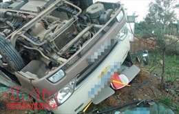 Mất lái, xe khách tông xe tải, ít nhất 18 người thiệt mạng