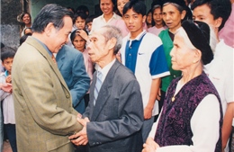 Quê nhãn mãi in dấu hình ảnh nguyên Thủ tướng Phan Văn Khải