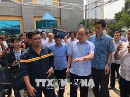 Bí thư Thành ủy TP. Hồ Chí Minh thăm hỏi gia đình nạn nhân vụ cháy chung cư Carina Plaza