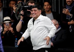 Xem Diego Maradona vụng về của hiện tại, nhớ một thiên tài bóng đá Argentina thuở xa xưa