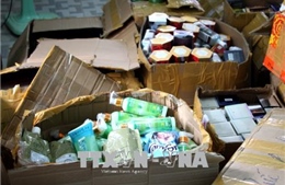 Nhập lậu gần 250 điện thoại, hàng nghìn chai thuốc nhuộm, dầu ủ tóc 