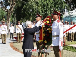 Tổng Bí thư đặt vòng hoa tại Tượng đài Chủ tịch Hồ Chí Minh ở Cuba 