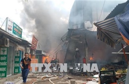 Hà Nội: Cháy lớn tại khu vực chợ Quang