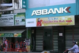 Hai thanh niên mang súng cướp ngân hàng ABBank giữa ban ngày