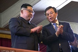 Nhà lãnh đạo Triều Tiên vỗ tay tán thưởng dàn nghệ sĩ Hàn Quốc