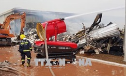 Tăng cường nhiều xe cứu hỏa và robot dập cháy Nhà máy xơ sợi tại Quảng Ninh