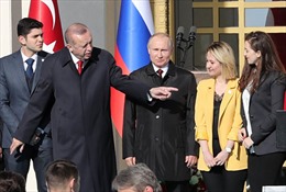 Tổng thống Erdogan, Tổng thống Putin chụp ảnh cùng dàn kiều nữ Thổ Nhĩ Kỳ