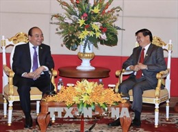 Thủ tướng Nguyễn Xuân Phúc tiếp Thủ tướng Lào bên lề Hội nghị cấp cao Ủy hội sông Mekong