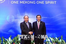 Thủ tướng Nguyễn Xuân Phúc gặp song phương với Thủ tướng Campuchia