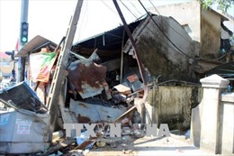 Xe tải tông vào nhà dân tại Lâm Đồng, cả gia đình may mắn thoát nạn 