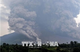 Núi lửa Sinabung phun trào mạnh, Indonesia phải đóng cửa sân bay