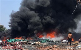 Cháy lớn xưởng phế liệu ở huyện Bình Chánh