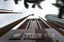Singapore siết chặt chính sách tiền tệ lần đầu tiên trong 6 năm qua