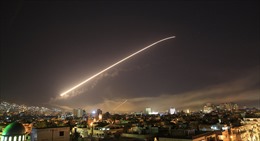 Lưới lửa phòng không Syria rực sáng bầu trời Damascus, 13 tên lửa liên quân Anh-Pháp-Mỹ bị bắn hạ