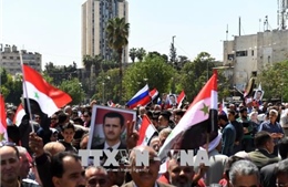 Người dân Syria rầm rộ tuần hành ủng hộ Tổng thống al-Assad