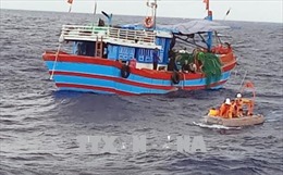 Cứu nạn kịp thời 4 thuyền viên bị kiệt sức do chìm tàu trên biển