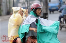 TP Hồ Chí Minh xuất hiện mưa rào, người dân không kịp trở tay 