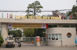 Làm rõ nguyên nhân vụ học sinh bị rơi từ tầng 4 trường Tiểu học Dịch Vọng B, Hà Nội