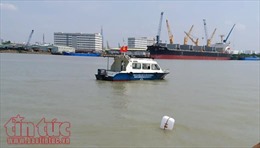 Hai sà lan đâm nhau chìm trên sông Sài Gòn, 3 người thoát chết
