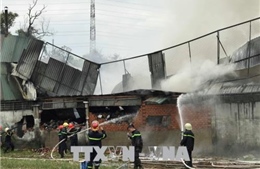 Cháy rụi kho nguyên liệu một công ty may ở TP Hồ Chí Minh