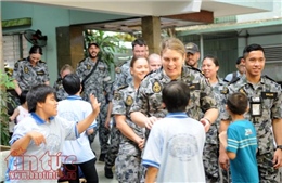 Thủy thủ tàu Hải quân Australia thăm Trung tâm Bảo trợ trẻ em tàn tật Thị Nghè