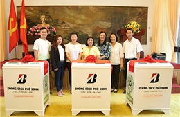 Bridgestone Việt Nam tặng TP.HCM thùng rác công nghệ cảm biến