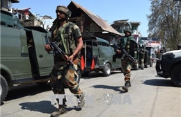 Binh sĩ Ấn Độ và Pakistan đấu súng dọc ranh giới kiểm soát ở Kashmir