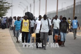 Israel hủy kế hoạch trục xuất người tị nạn châu Phi