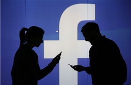 Bầu cử Mỹ 2020: Tin chính trị sai lệch bủa vây người dùng Facebook   
