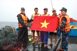 Cảnh sát biển Việt Nam - Trung Quốc kiểm tra tàu cá trên Vịnh Bắc Bộ
