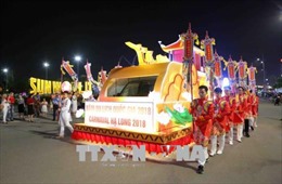 Khởi động Carnaval Hạ Long 2018 với lễ diễu hành 12 xe hoa 