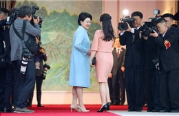 Cuộc gặp quan trọng thứ hai: Hai phu nhân lãnh đạo liên Triều tay trong tay dự tiệc