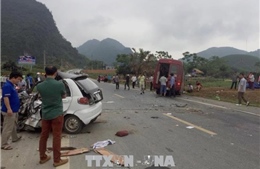 Lâm Đồng: Xe chở khách đâm xe tải gây ách tắc quốc lộ nhiều giờ