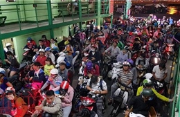 Người dân ùn ùn trở lại TP Hồ Chí Minh sau kì nghỉ lễ 30/4 và 1/5