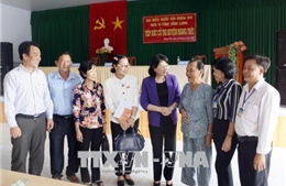 Phó Chủ tịch nước Đặng Thị Ngọc Thịnh tiếp xúc cử tri tại Vĩnh Long