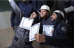 Mỹ tạm ngừng tài trợ cho tổ chức White Helmets tại Syria