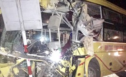 Xe khách va chạm xe container tại Hà Tĩnh, 14 người thương vong