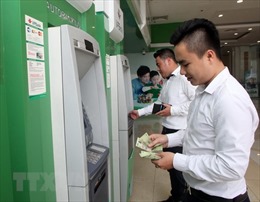 ‘Ồ ạt’ tăng phí giao dịch thẻ ATM, ngân hàng vẫn kêu chưa đủ bù lỗ